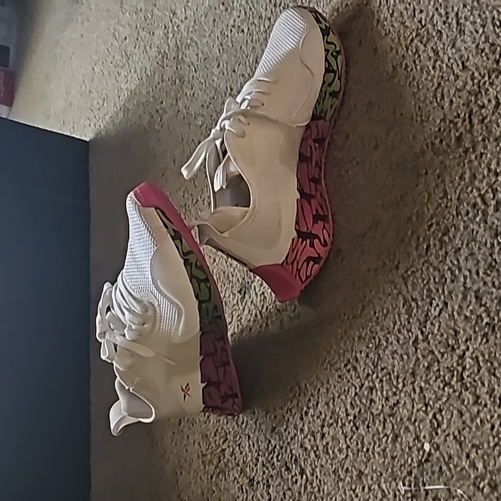 Womens size 9 reebok